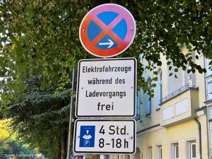 verkehrsschild-eletrofahrzeuge-ladevorgang-frei